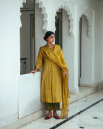 Nargis Haldi Kurta