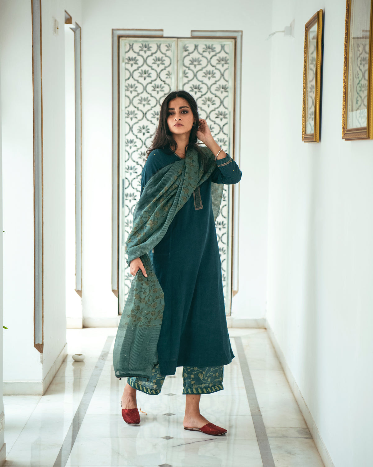 Nargis Juhi Kurta