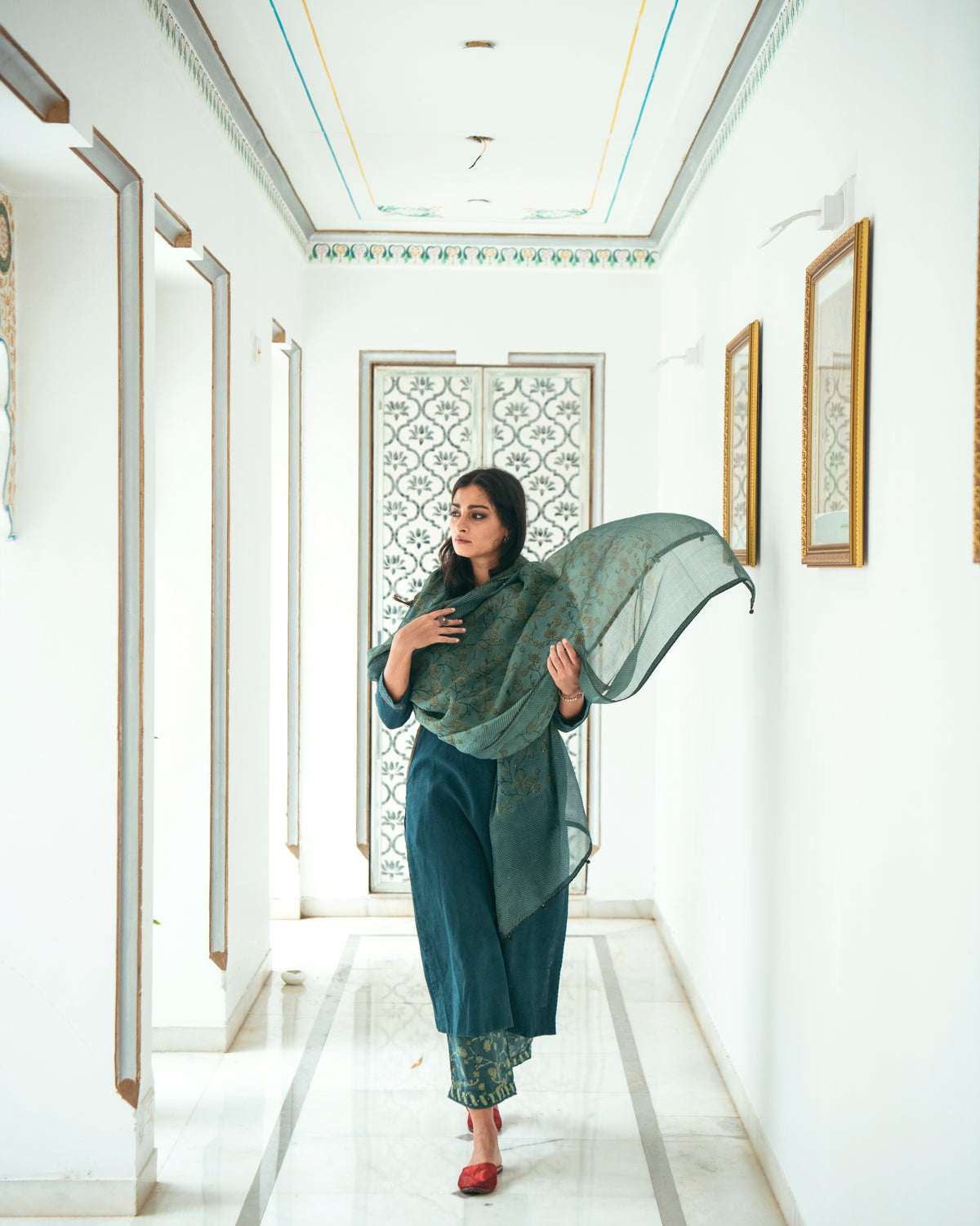 Nargis Juhi Kurta