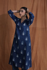 V-neck Butti Kurta : Indigo