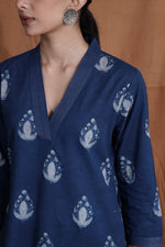 V-neck Butti Kurta : Indigo