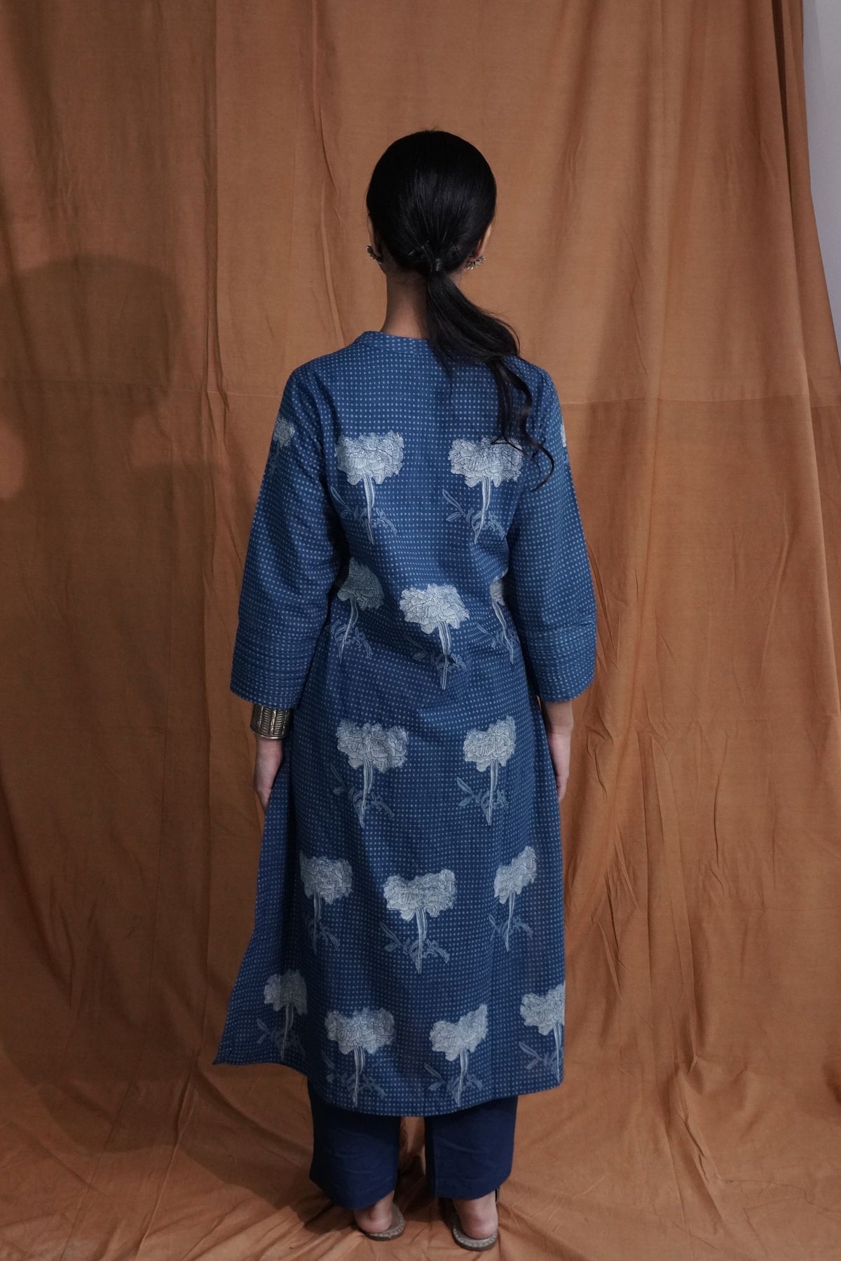 Floral Back Panel Kurta : Indigo