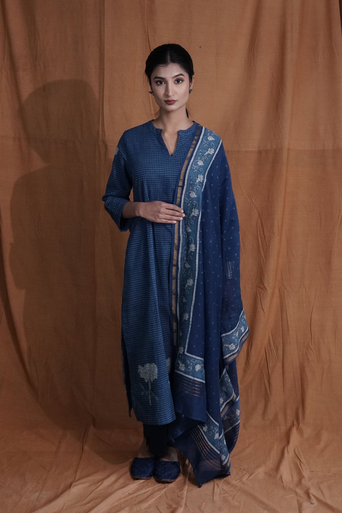 Floral Back Panel Kurta : Indigo