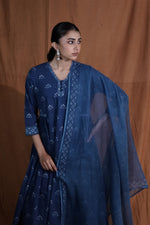 Gathered Butti Kurta: Indigo