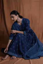 Gathered Butti Kurta: Indigo