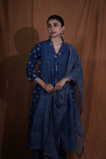 Panel Floral Kurta : Indigo