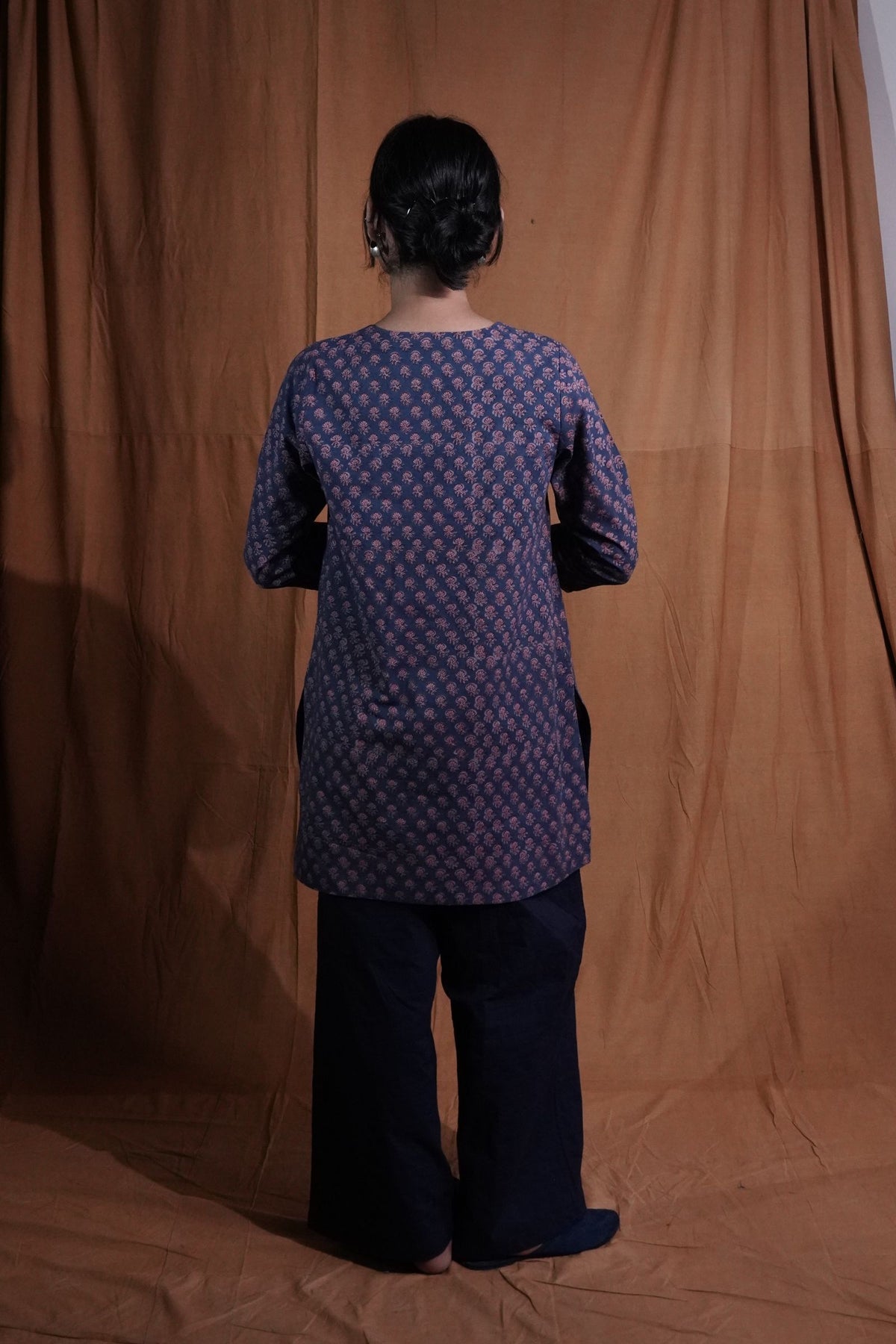 Pink Butti Short Kurta : Indigo
