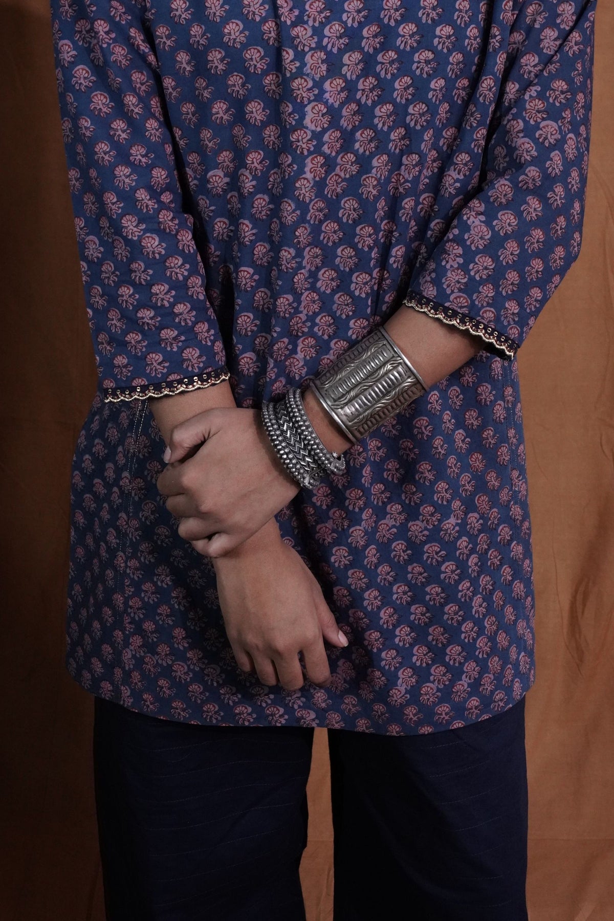 Pink Butti Short Kurta : Indigo