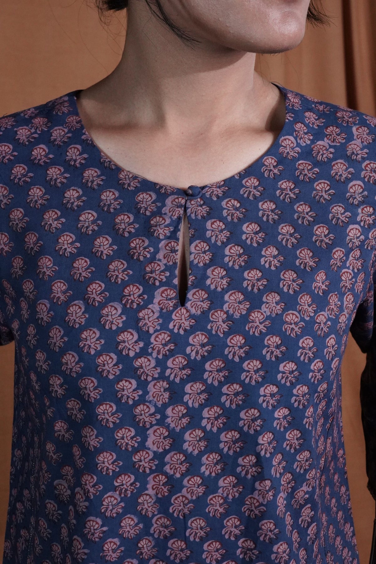 Pink Butti Short Kurta : Indigo