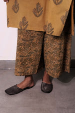 Basant Aakda Trousers