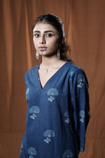 Khejri Butti Kurta : Indigo